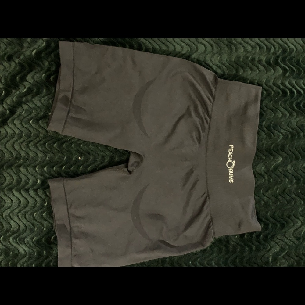 Black Peach Bum 🍑 Workout Short